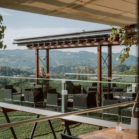 Mahorko Wein Wellness Wasserbueffel Hotel Glanz an der Weinstrasse