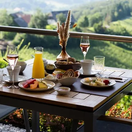 Mahorko Wein Wellness Wasserbueffel * Гланц-ан-дер-Вайнштрасе