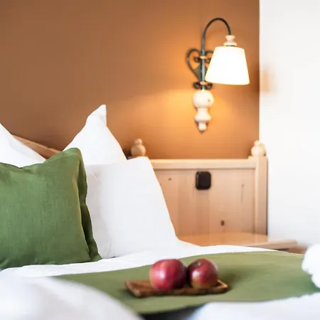 Mahorko Wein Wellness Wasserbueffel * Гланц-ан-дер-Вайнштрасе