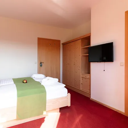 Отель Mahorko Wein Wellness Wasserbueffel Гланц-ан-дер-Вайнштрасе