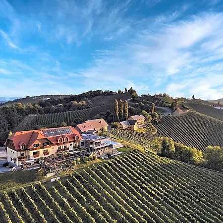 Mahorko Wein Wellness Wasserbueffel Hotel Glanz an der Weinstrasse