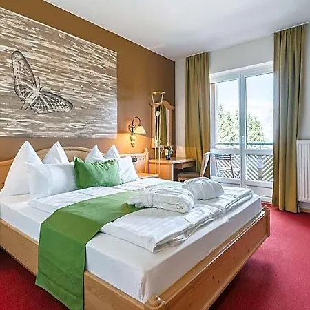 Hotel Mahorko Wein Wellness Wasserbueffel Glanz an der Weinstrasse